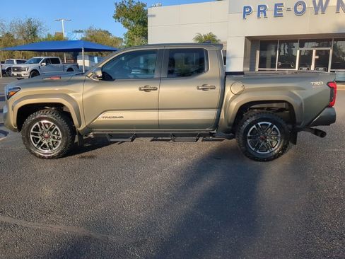 Used 2024 Toyota Tacoma TRD Sport image 3