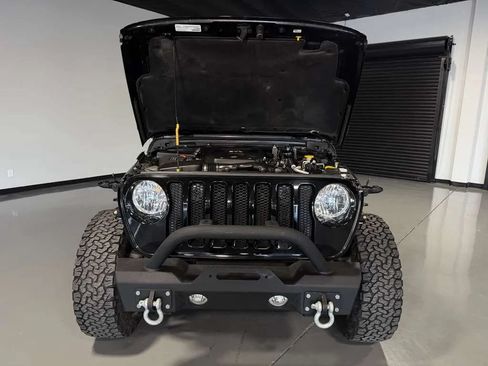 Used 2018 Jeep Wrangler Sport AWD/4WD image 9