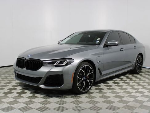 Used 2023 BMW 530e w/ M Sport Package image 3