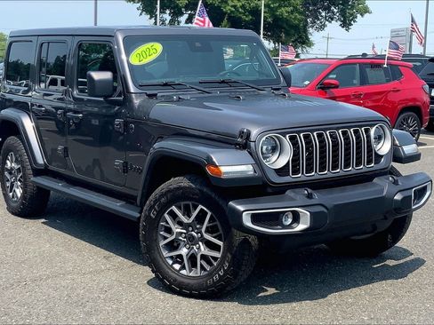 Certified 2025 Jeep Wrangler Unlimited Sahara w/ Safety Group AWD/4WD image 2