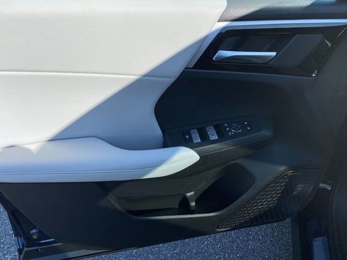 New 2025 Mitsubishi Outlander SE image 11