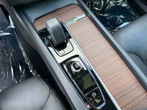 Used 2022 Volvo XC60 T8 Inscription Expression w/ Advanced Package image 17