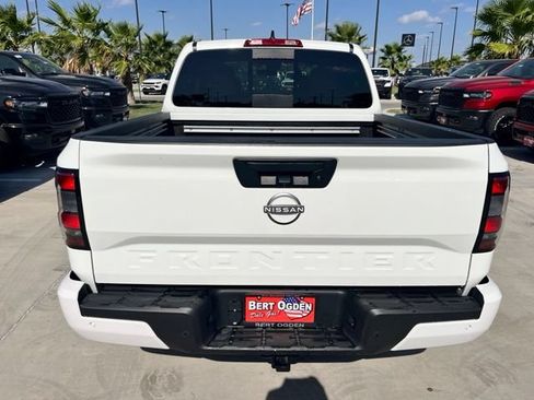 Used 2025 Nissan Frontier SV w/ SV Convenience Package RWD image 5