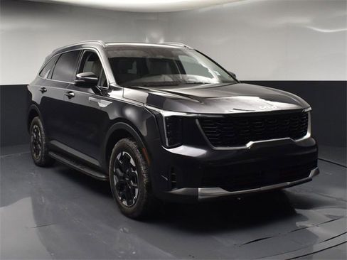 Certified 2025 Kia Sorento S w/ Panoramic Sunroof Package image 2