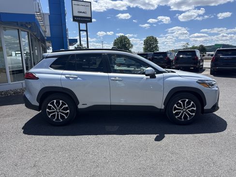 Used 2024 Toyota Corolla Cross AWD Hybrid w/ Moonroof Package image 2