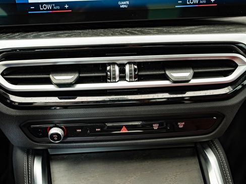Used 2024 BMW 430i xDrive Convertible w/ M Sport Package AWD/4WD image 34
