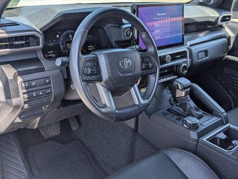 Used 2025 Toyota 4Runner Limited AWD/4WD image 15