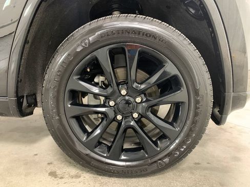 Used 2020 Jeep Grand Cherokee Altitude AWD/4WD image 29