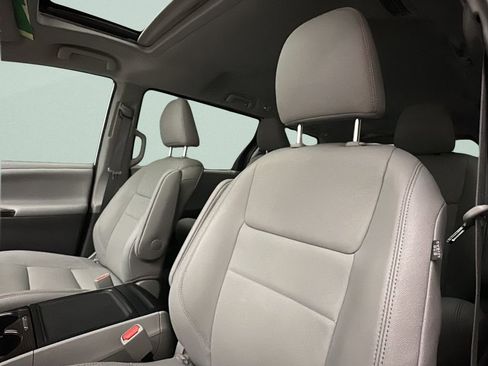 Used 2020 Toyota Sienna XLE w/ XLE Navigation Package AWD/4WD image 11