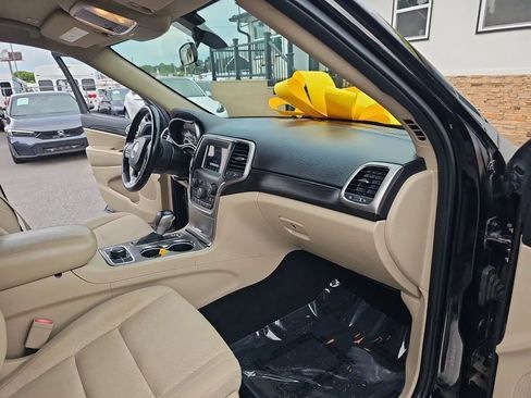 Used 2019 Jeep Grand Cherokee Laredo AWD/4WD image 20