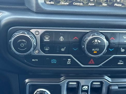 Used 2023 Jeep Wrangler Unlimited Sahara w/ Cold Weather Group AWD/4WD image 35