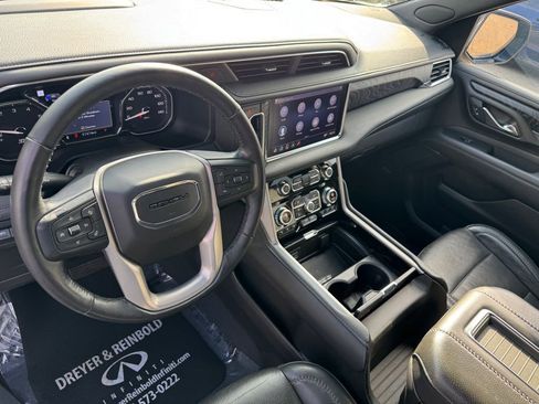 Used 2021 GMC Yukon Denali w/ Denali Premium Package image 16