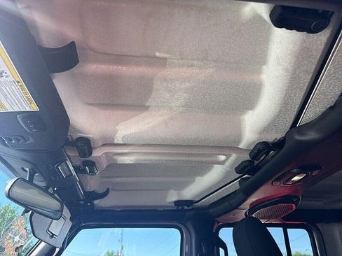Used 2018 Jeep Wrangler Unlimited Sport S AWD/4WD image 32