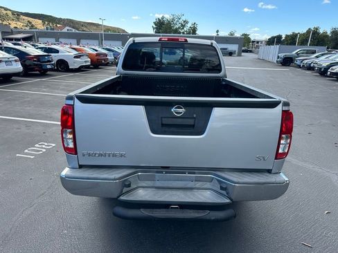 Used 2017 Nissan Frontier SV image 3