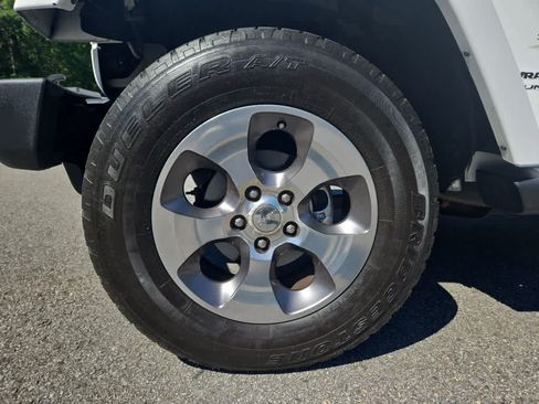 Used 2018 Jeep Wrangler Unlimited Sahara w/ Connectivity Group AWD/4WD image 10