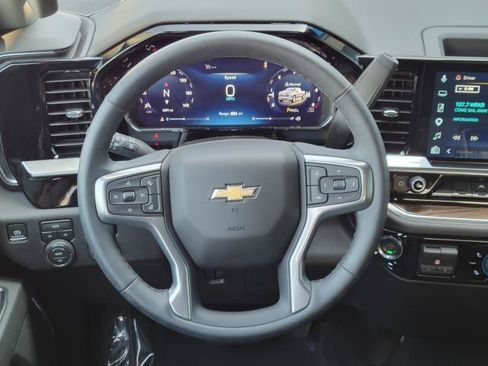 Used 2026 Chevrolet Silverado 1500 LT AWD/4WD image 31