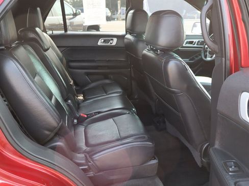 Used 2015 Ford Explorer XLT w/ Equipment Group 202B AWD/4WD image 10