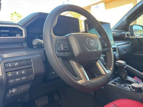 Used 2025 Toyota Tacoma TRD Off-Road image 15
