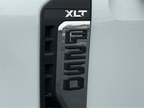Used 2024 Ford F250 XLT image 10