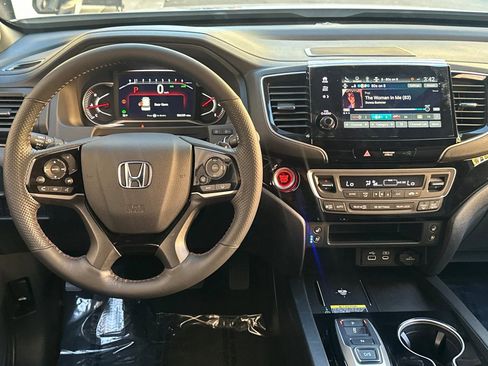 Used 2025 Honda Passport Black Edition image 29