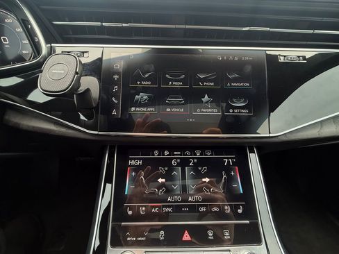 Used 2021 Audi Q8 Prestige w/ Prestige Package image 26