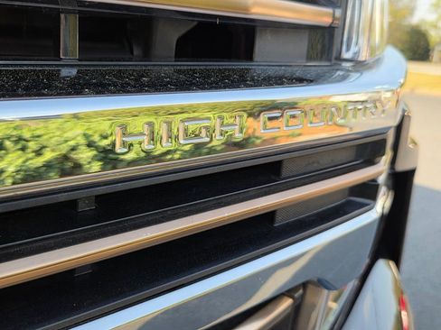 Used 2021 Chevrolet Silverado 1500 High Country w/ Technology Package image 2