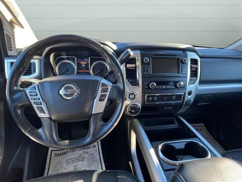 Used 2019 Nissan Titan PRO-4X AWD/4WD image 11