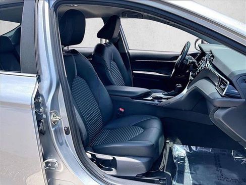 Used 2020 Toyota Camry SE FWD image 9