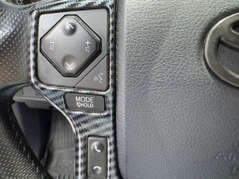 Used 2018 Toyota Tacoma SR5 RWD image 29
