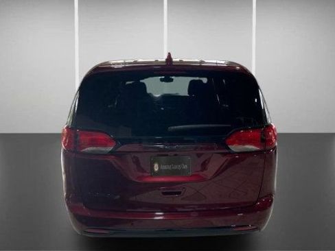 Used 2020 Chrysler Pacifica Touring w/ S Appearance Package image 8