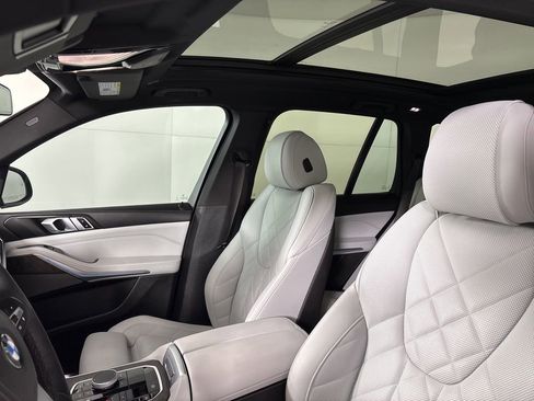 Used 2024 BMW X5 xDrive40i w/ Premium Package image 27