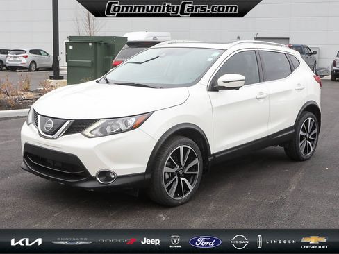 Used 2018 Nissan Rogue Sport SL w/ SL Premium Package image 2