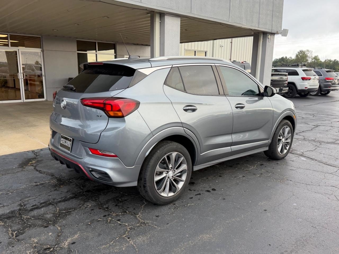 Used 2022 Buick Encore GX Select w/ Sport Touring Package FWD image 3
