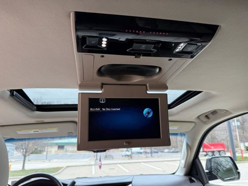 Used 2016 Cadillac Escalade Luxury image 23