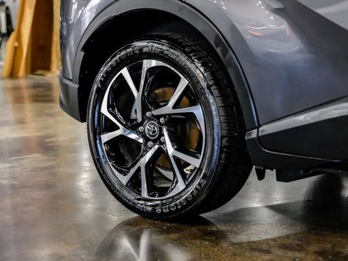 Used 2019 Toyota C-HR XLE FWD image 51