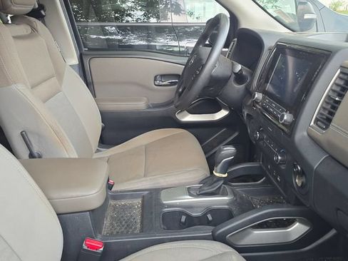 Certified 2022 Nissan Frontier SV w/ Technology Package RWD image 5