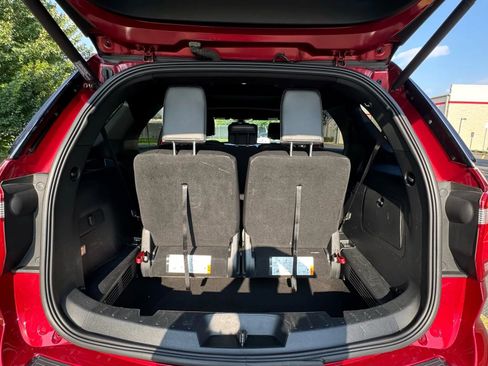 Used 2018 Ford Explorer XLT w/ Equipment Group 202A image 21