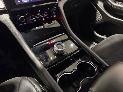 Used 2022 Jeep Grand Cherokee L Altitude image 15