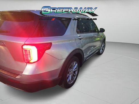 Used 2023 Ford Explorer XLT w/ Equipment Group 202A RWD image 5