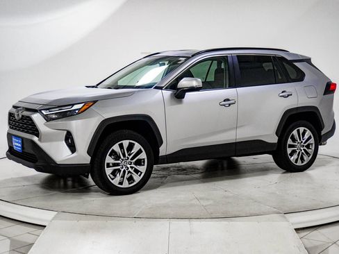 Used 2022 Toyota RAV4 XLE Premium AWD/4WD image 4