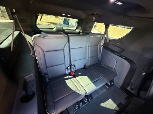 Used 2023 Chevrolet Suburban Premier AWD/4WD image 21