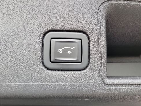 Used 2021 GMC Terrain SLE w/ Driver Convenience Package image 9