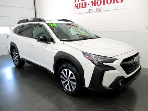 Used 2025 Subaru Outback Premium image 1
