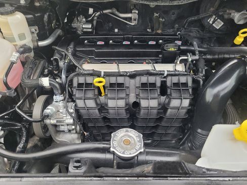 Used 2019 Dodge Journey SE image 30