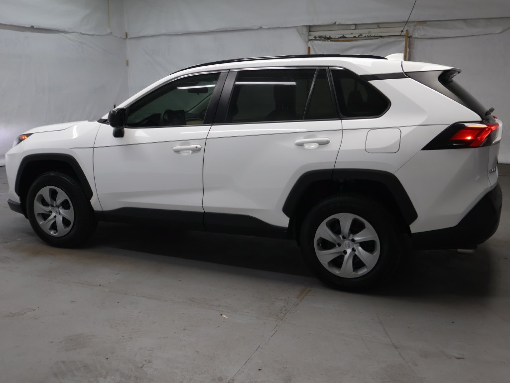 Used 2020 Toyota RAV4 LE FWD image 4