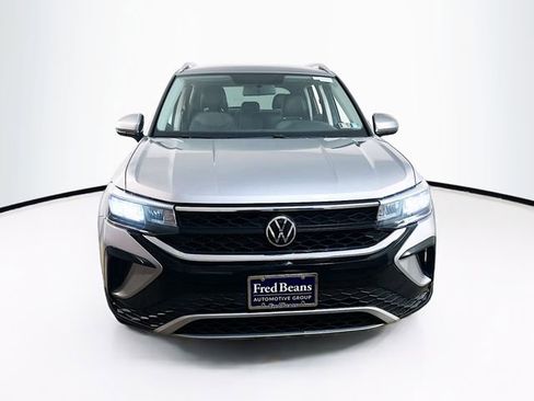 Used 2022 Volkswagen Taos SE image 2