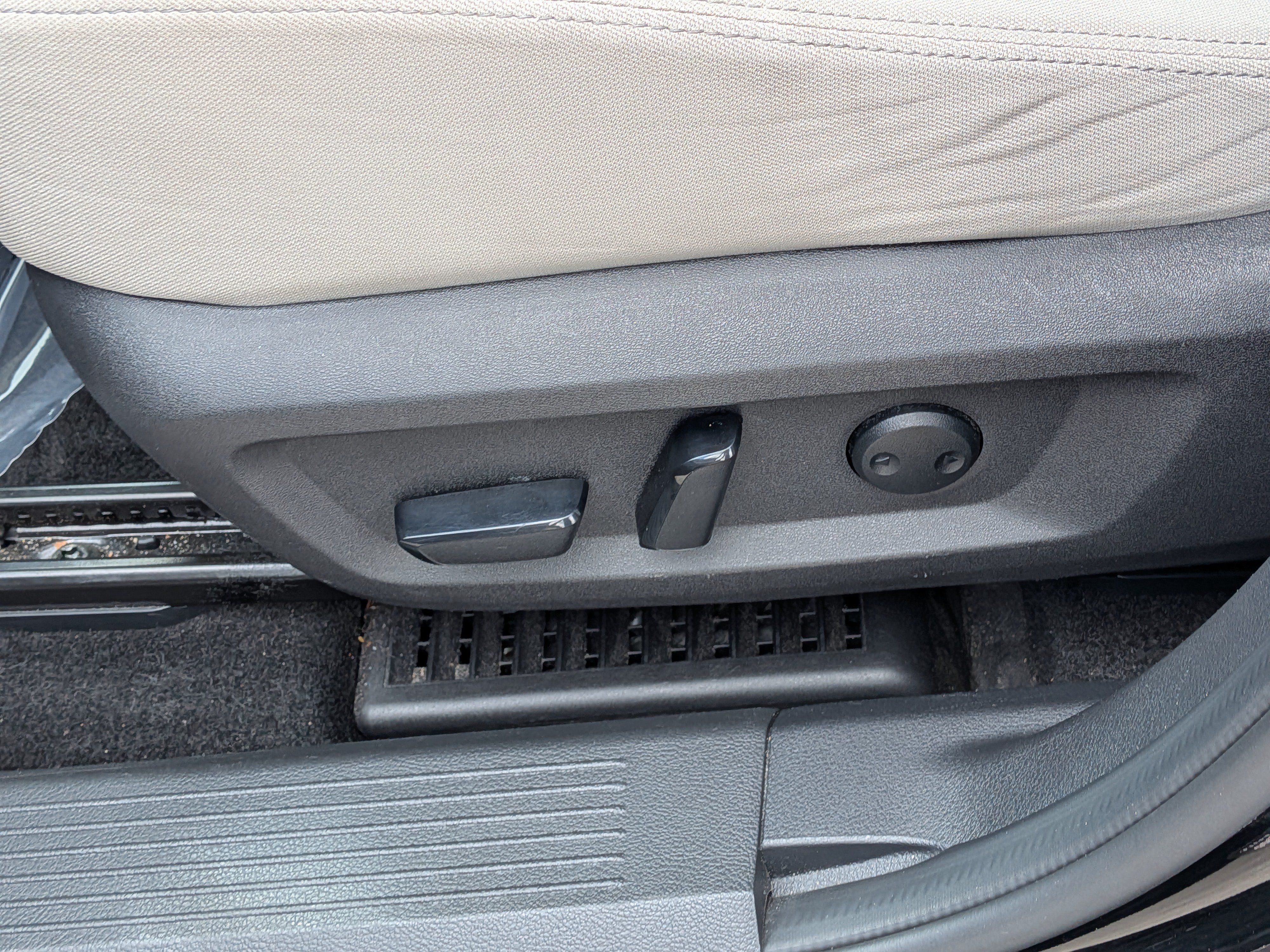Used 2023 Nissan Rogue SV FWD image 21