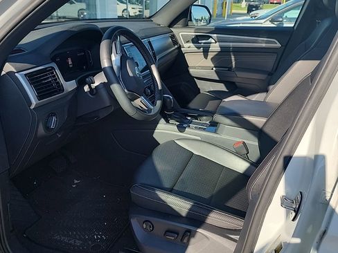 Used 2022 Volkswagen Atlas Cross Sport SE FWD image 11