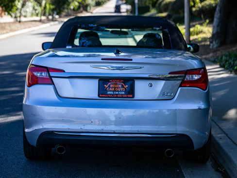 Used 2011 Chrysler 200 Touring w/ Cold Weather Group image 5