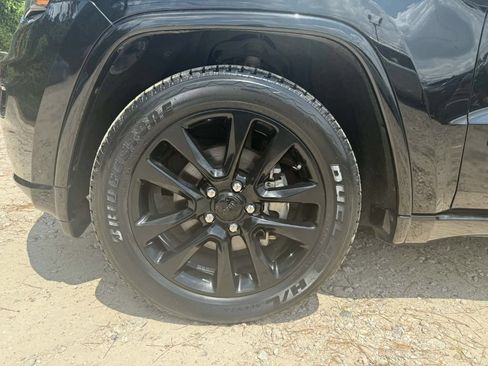 Used 2019 Jeep Grand Cherokee Altitude RWD image 23